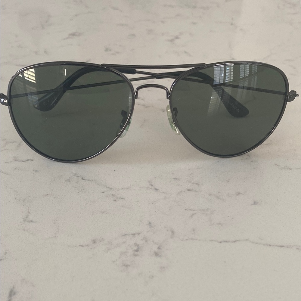 Stylish Black Aviator Sunglasses